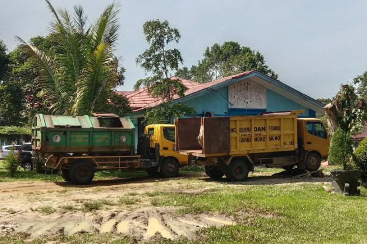 Truk Sampah di Mukomuko Berhenti Beroperasi