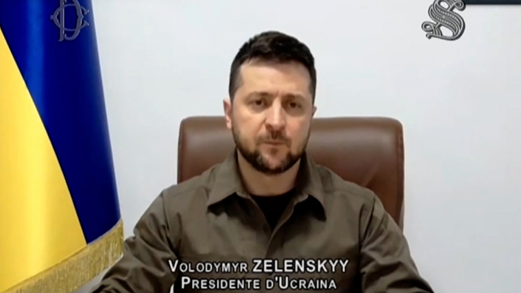 Presiden Ukraina Vladimir Zelensky saat berbicara kepada Parlemen Italia. Foto: Parlemen Italia/CNN