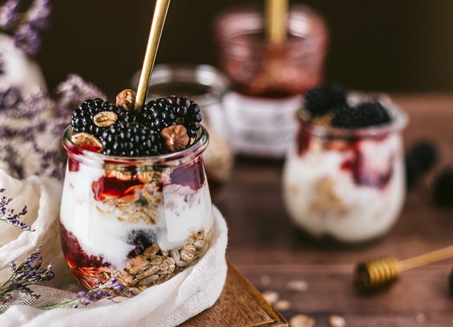 Coba buat sendiri overnight oats untuk sarapan segar penuh protein dan vitamin. (Foto: Ilustrasi/Unsplash.com)