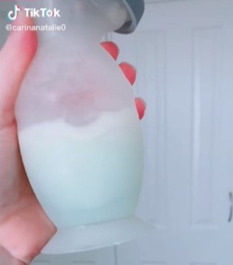 Ini alasan warna ASI bisa berubah kata ahli. (Foto: Dok. TikTok Carina-Natalie Worley/@carinanatalie0)