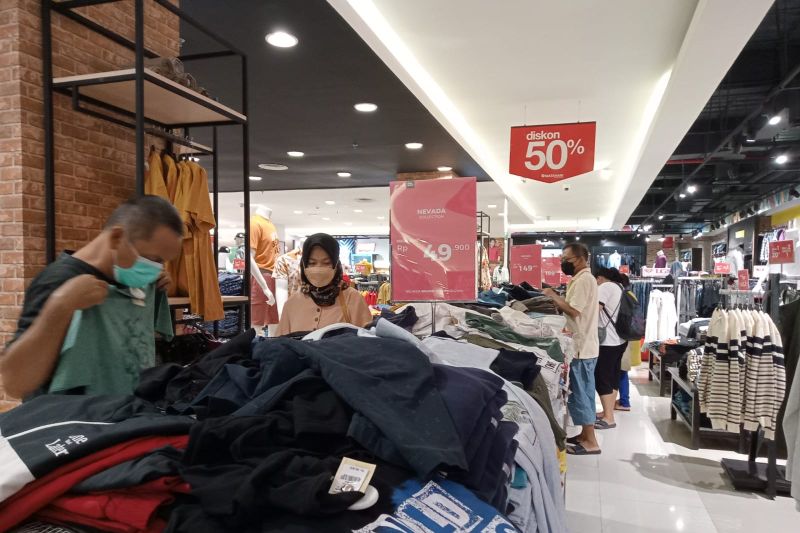 Ilustrasi salah satu pusat perbelanjaan di Kota Mataram, Provinsi Nusa Tenggara Barat, mulai ramai. ANTARA/ Nirkomala