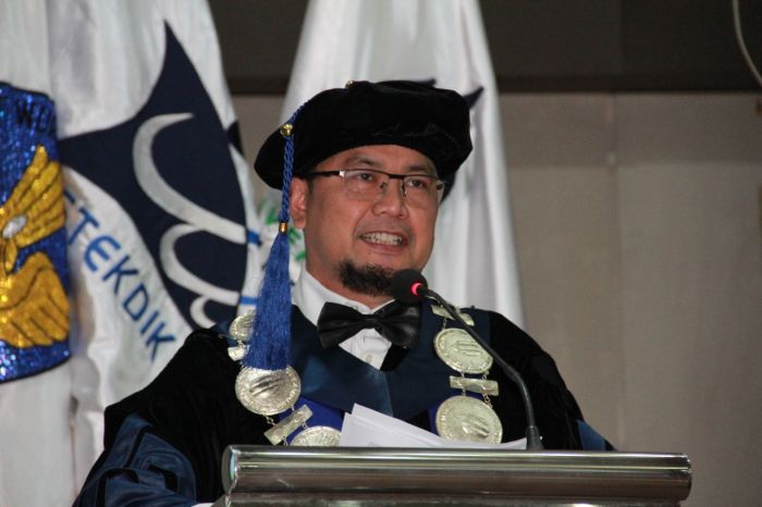 UMB Kukuhkan Guru Besar Fakultas Teknik, Peneliti Robot Berbasis Perilaku