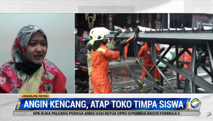 Atap Toko Ambruk Akibat Angin Kencang, Ibu dan Anak Terluka