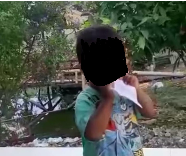 Viral, Balita di Muaragembong Bekasi Candu Makan Kertas dan Sandal jepit