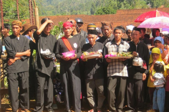 Mengenal <i>Kuramasan</i> Ritual Mandi Bersama Jelang Ramadan di Kampung Adat Miduana Cianjur