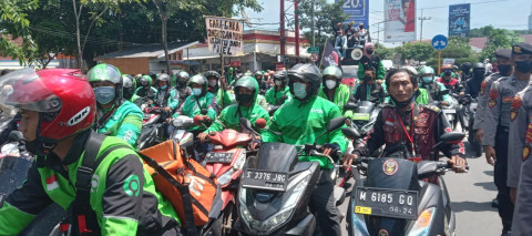 Ratusan Ojol di Surabaya Demo Tuntut Tarif Batas Bawah