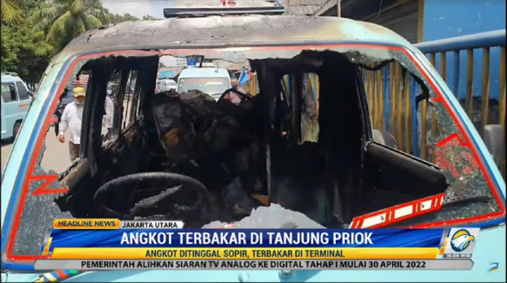 Angkot Terbakar di Terminal Tanjung Priok Saat Ditinggal Sopir