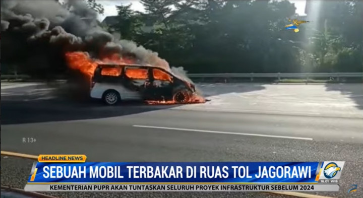 Mobil Hangus Terbakar di KM42 Tol Jagorawi