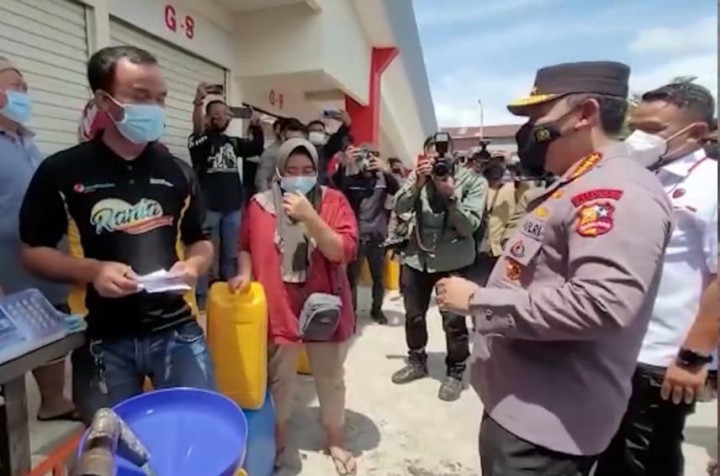 Kegembiraan Pedagang Usai Kapolri Pastikan Tersedianya Stok Minyak Curah