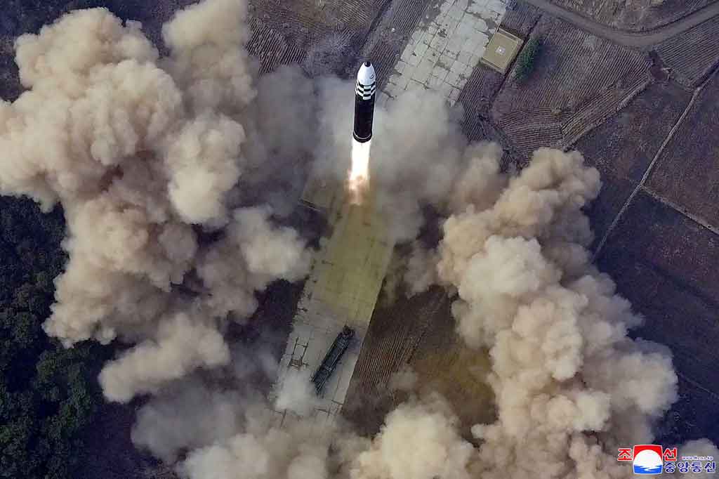 Korut Tembakkan ICBM Baru, Uji Coba Rudal Terbesar Sejak 2017