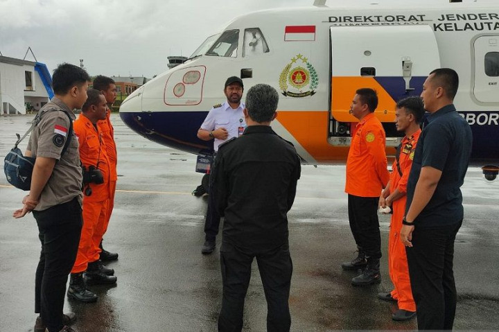 Pesawat Dikerahkan Cari 8 Korban Tenggelam <i>Long Boat</i> di Pulau Teor