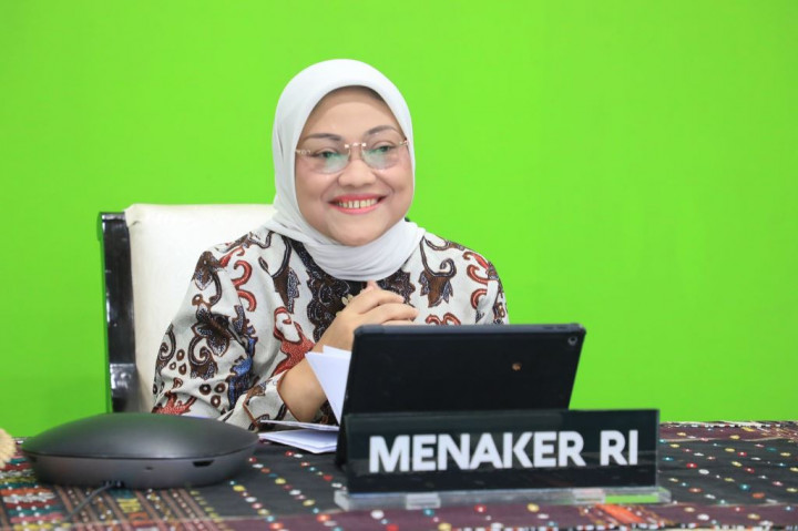 Menaker Apresiasi Haiyani Rumondang Raih Doktor dengan Cum Laude