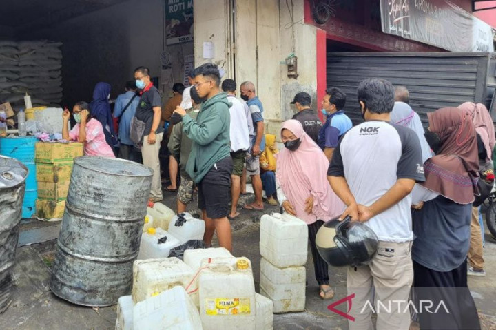 Pemkot Solo Ancam Distributor yang  Jual Minyak Goreng Curah Sistem Paket