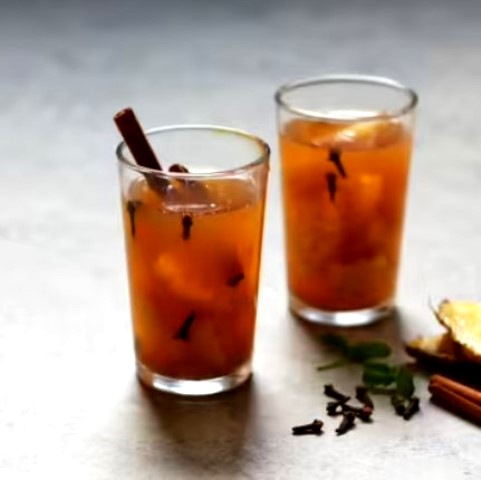 Belum pernah minum campuran kayu manis dengan cengkih? Yuk, buat untuk hangatkan tubuh. (Foto: Dok. Endeus TV)