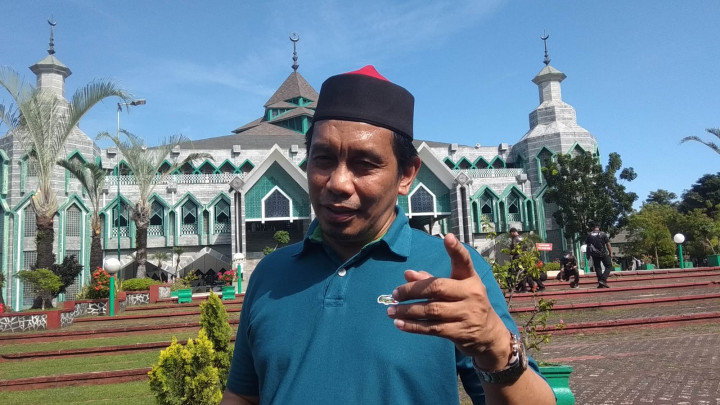 Saf di Masjid Makassar Tidak Lagi Berjarak