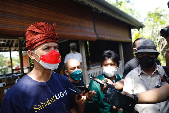 Peduli Kesehatan Mental, Ganjar Buka <i>Call Center</i> 24 Jam
