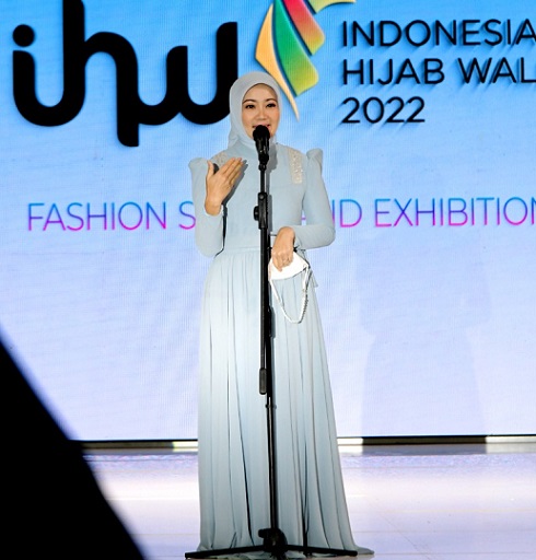 100 Brand Fashion Muslim Ramaikan Indonesia Hijab Walk 2022