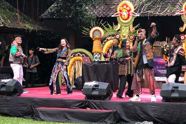 Cara Marinuz Kevin agar Lagu Daerah NTT Diterima Generasi Muda