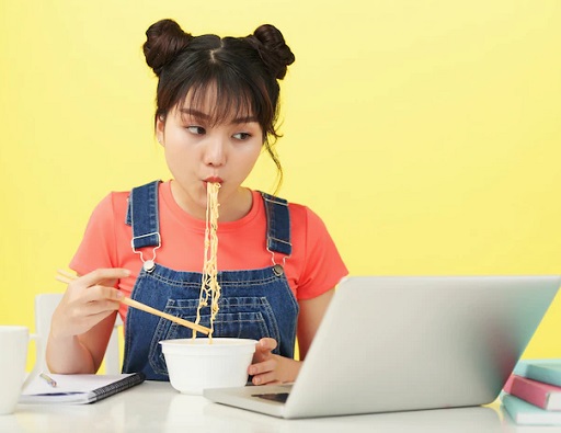 Sering Makan Mi Instan? Waspada, Ini Efek Negatif yang Bisa Terjadi