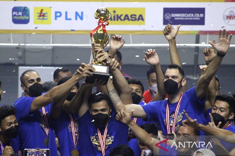 Selebrasi Bogor Lavani sebagai juara Proliga 2022. (ANTARA FOTO/Yulius Satria Wijaya/pras)