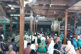 Jelang Ramadan, 20 Ribu Peziarah Padati Makam Sunan Giri di Gresik
