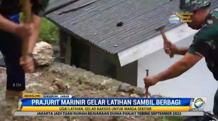 Prajurit Marinir Renovasi Madrasah Usai Latihan Taktik