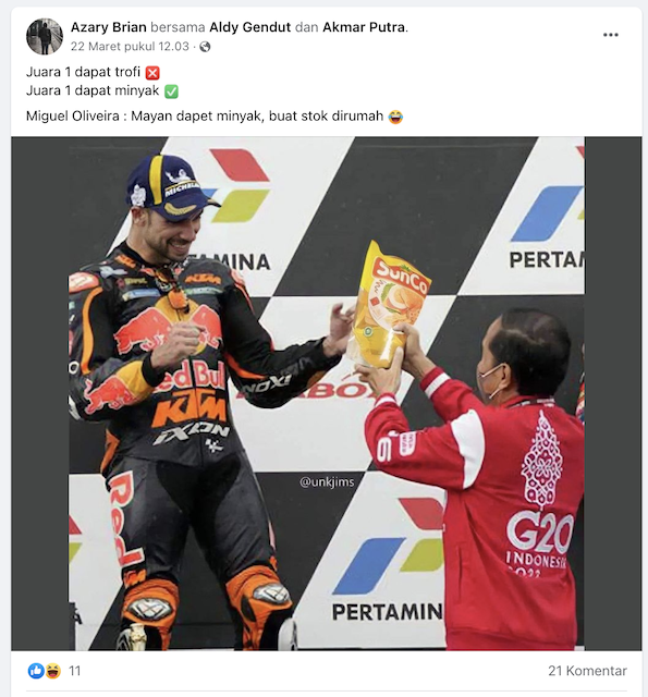 [Cek Fakta] Beredar Foto Jokowi Memberikan Minyak Goreng kepada Juara MotoGP Mandalika Miguel Oliveira, Benarkah?