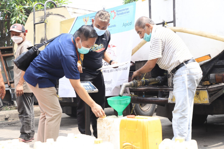 Pemkot Tangerang Distribusikan 10 Ton Minyak Curah ke Pasar Anyar