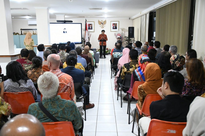 KRI Darwin Tingkatkan Pelayanan Imigrasi dan Konsuler bagi WNI