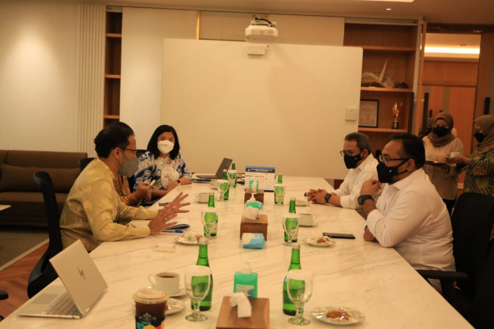 Madrasah Tak Ada di RUU Sisdiknas, Menag Langsung Temui Mendikbudristek