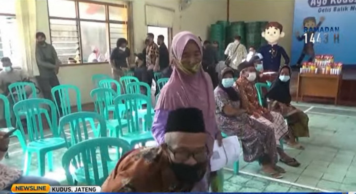 Dapat Hadiah Minyak Goreng, Warga Kudus Antusias Ikut Vaksinasi Covid-19