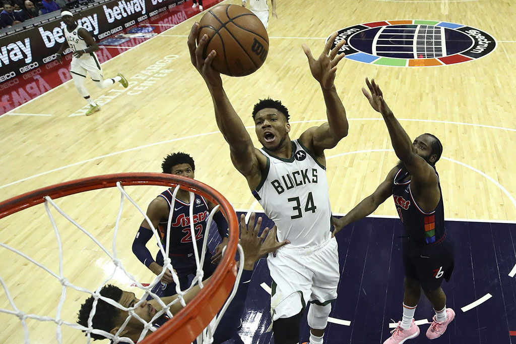 Basket NBA: Bucks Kalahkan Sixers 118-116