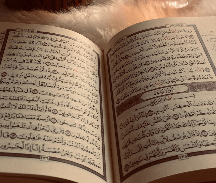 Bacaan Ayat Kursi Arab, Latin, Artinya, dan 3 Keutamaannya