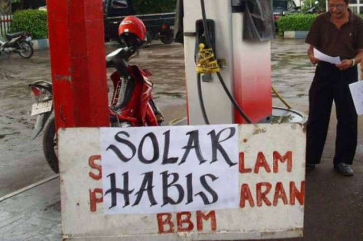 Solar Subsidi Langka, Antrean Mengular, Imbas dari Harga Minyak Mentah Naik?