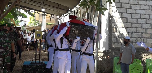 Pemakaman jenazah Praka (Anumerta) Wilson dilakukan secara militer dipimpin langsung oleh Komandan Pasmar II Surabaya, Brigjen TNI Marinir Suherlan.