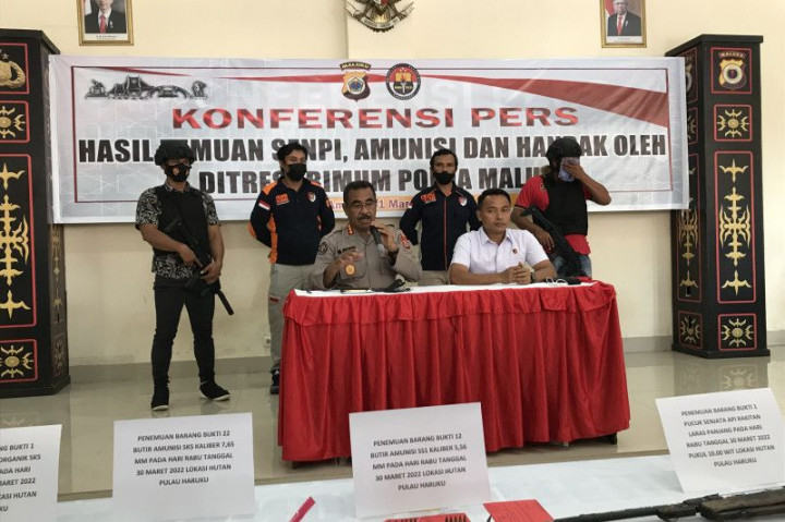 Senjata Api dan Bom Rakitan Ditemukan di Hutan Pulau Haruku