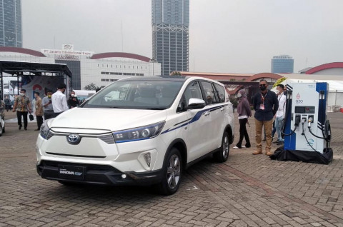 Airlangga Test Drive Toyota Kijang Innova BEV, Ini Tanggapannya