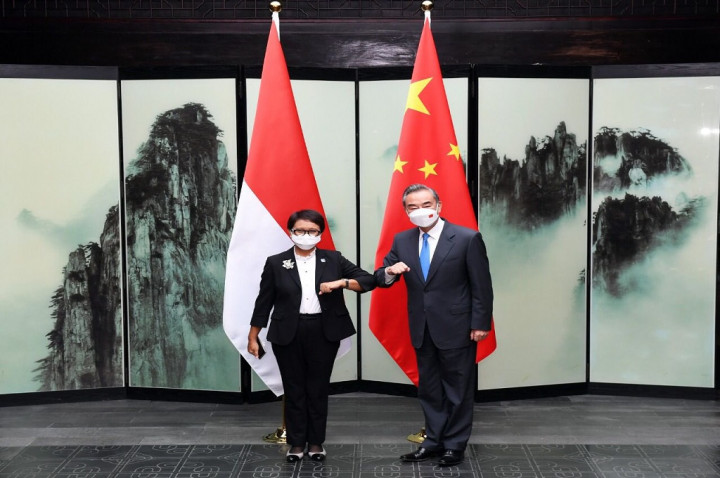 Populer Internasional: Perdagangan RI-Tiongkok Naik Hingga Ukraina Bersiap di Donbas