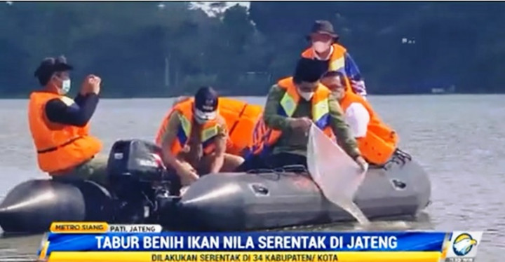 Bangkitkan Perekonomian Nelayan, Wagub Jateng Tabur 35 Ribu Benih Ikan Nila