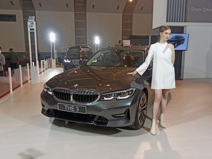 New BMW 320i Sport <i>Ngebut</i> di IIMS 2022