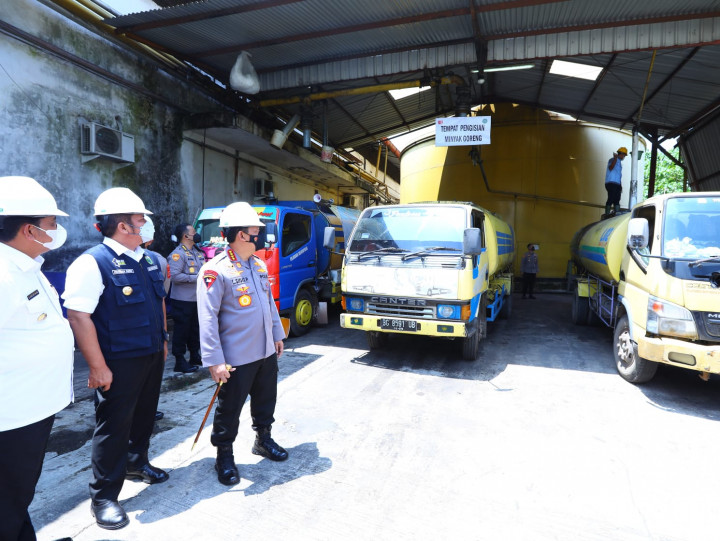 Kapolri Minta Produsen Minyak Curah di Palembang Tingkatkan Produksi