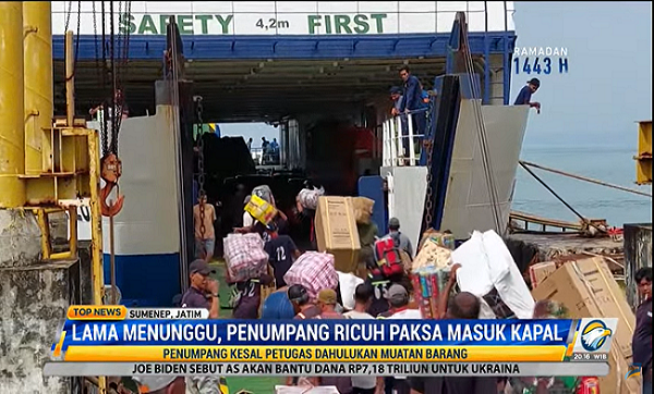 Terlalu Lama Menunggu, Penumpang Kapal di Sumenep Ricuh