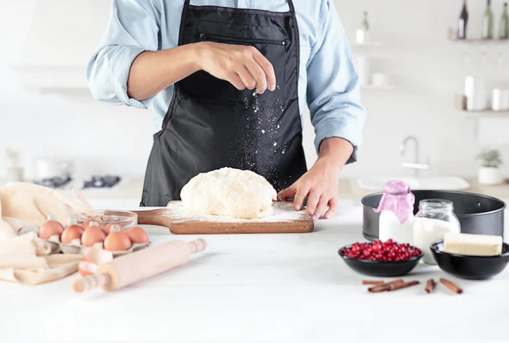 Hati-hati! Ini Bahayanya jika Makan Adonan Kue yang Masih Mentah