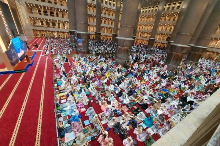 Hari Pertama Tarawih, Masjid Istiqlal Dipadati Jemaah