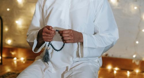 Bacaan zikir setelah salat subuh (Foto: Pexels)