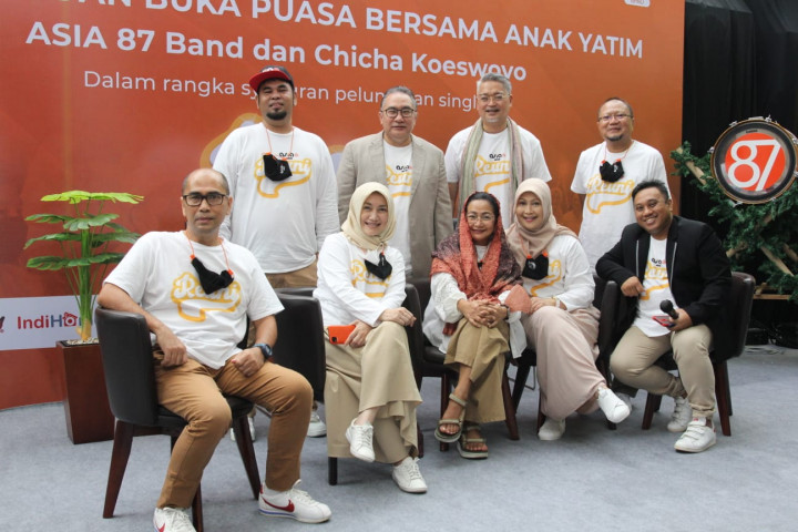 Lagu 'Reuni' Pertemukan Kembali Chicha Koeswoyo dan ASIA 87 Band