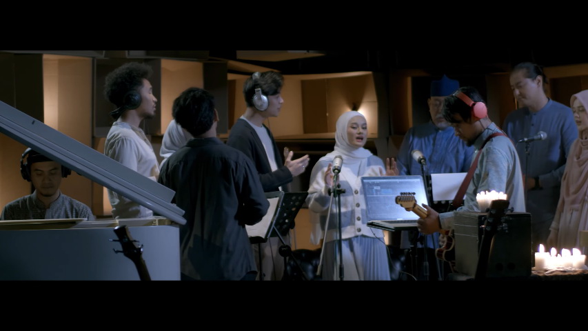 Pemain Cinta Subuh menyanyikan lagu Ikhtiarku (Foto: youtube)