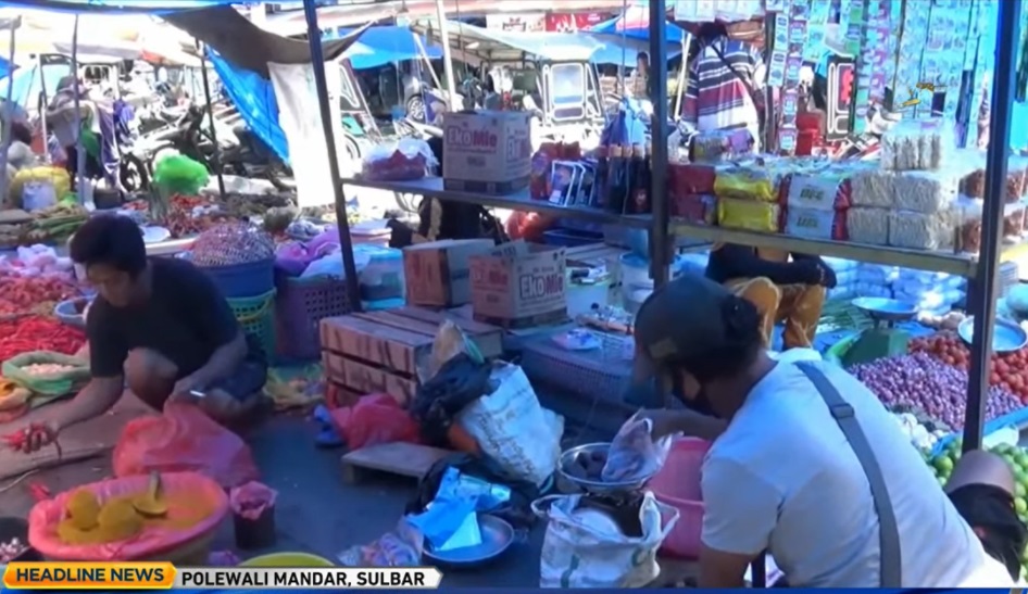 Tidak ada lagi penjual yang menjajakan minyak goreng, baik minyak goreng curah maupun kemasan. Metro TV