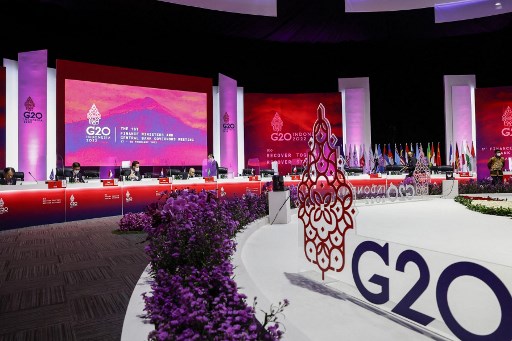 Indonesia ambil tema ‘Recover Together, Recover Stronger’ dalam Presidensi G20 2022. Foto: AFP