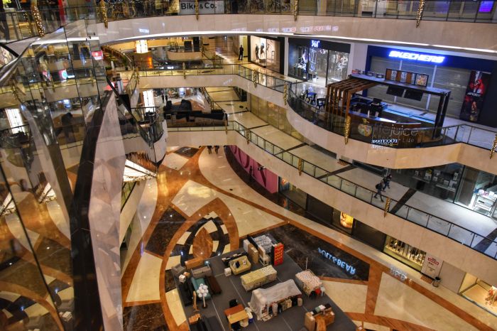 Jam Operasional Mal Diperpanjang hingga Pukul 22.00 WIB